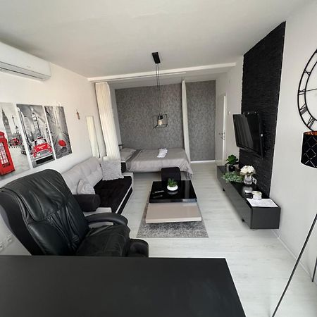 Apartman Paola - Massage Chair- 0-24 Self Check In Out- Zupanja Exterior photo