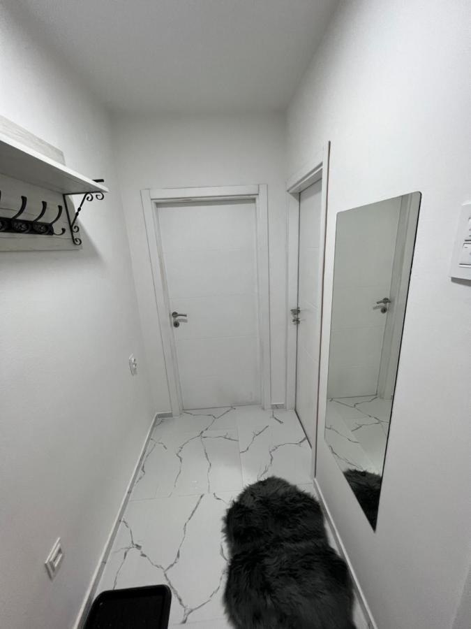 Apartman Paola - Massage Chair- 0-24 Self Check In Out- Zupanja Exterior photo