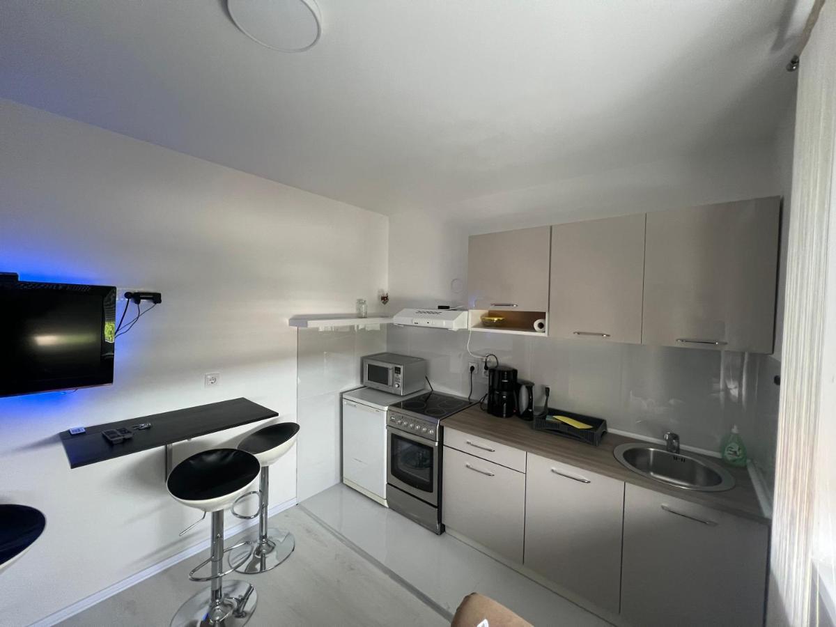 Apartman Paola - Massage Chair- 0-24 Self Check In Out- Zupanja Exterior photo